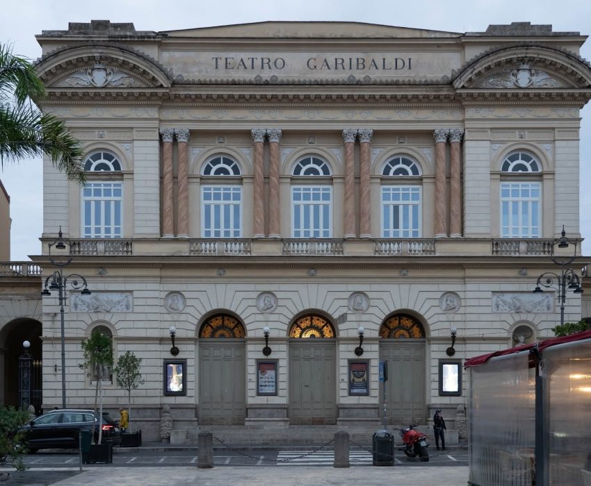 Trofeu – Angela Mihai – Cenaclul literar POESIS Săveni – Concurs internațional – Tra le parole e l infinito – italia 1 – Teatro Garibaldi di SMCV Ce 2